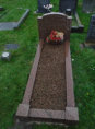 WK7 - All Polished Coral Red Single Kerbset with Brown Chippings and Panelled Ivy Leaves design on the Headstone.