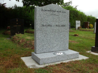 WCY23 - 2'6" Honed Silver Grey Ogee style Headstone, with Break design painted Black.