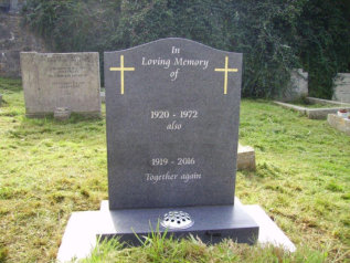 WCY29 - 2'6" Honed Dark Grey Ogee style Headstone, with two Cross design in Gold.