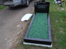 WK2 - All Polished Black Single Kerbset with Green Chippings and a Ceramic Photo Plaque on the Headstone.
